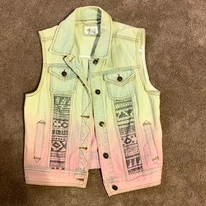 Forever 21 Jean vest! size small.